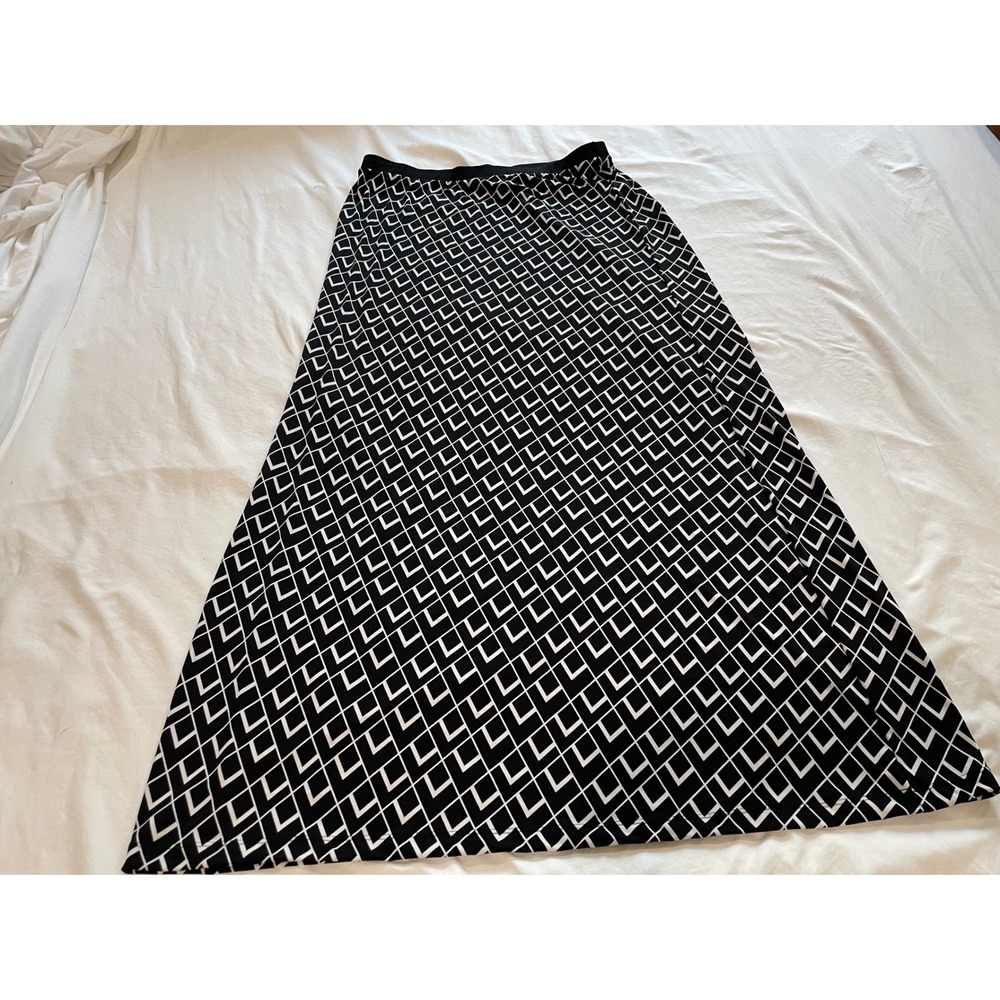 White House Black Market Maxi Skirt M Black White Geometric Diamond Jersey